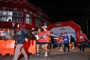 BIB: 3693
                            <button type="button" onclick="openModal(26262906)" class="btn btn-primary btn-sm float-right btn-popup" data-toggle="modal" data-target=".modal-high-quality">
                        <i class="fas fa-shopping-cart"></i> Add to Cart
                    </button>
                                            <button type="button" onclick="isThisMe(26262906, true)" class="btn btn-success btn-sm float-right btn-popup btn-isme hidden" data-toggle="tooltip" data-placement="bottom" title="นี่คือรูปของคุณใช่ไหม คลิกที่นี่เพื่อเอาเข้าอัลบั้ม">
                        <i class="fas fa-plus"></i> Add to album
                    </button>
                    <button type="button" onclick="isThisMe(26262906, false)" class="btn btn-warning btn-sm float-right btn-popup btn-isnotme hidden">
                        <i class="fas fa-ban"></i> Remove from album
                    </button>